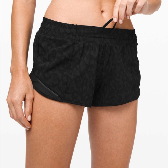 lululemon athletica Pants - Lululemon Hotty Hot Low-Rise Short 2.5” Formation Camo Deep Coal